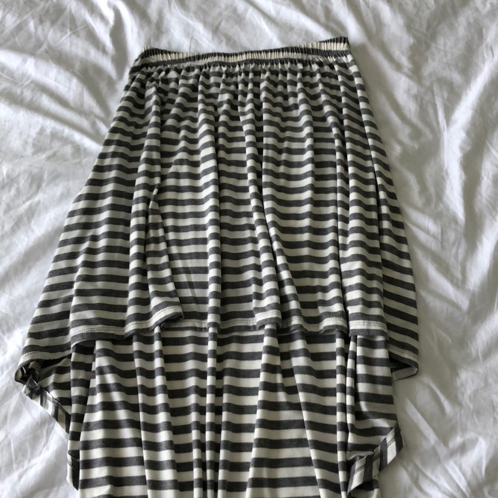 🌼 Gray & White Striped High/Low Skirt